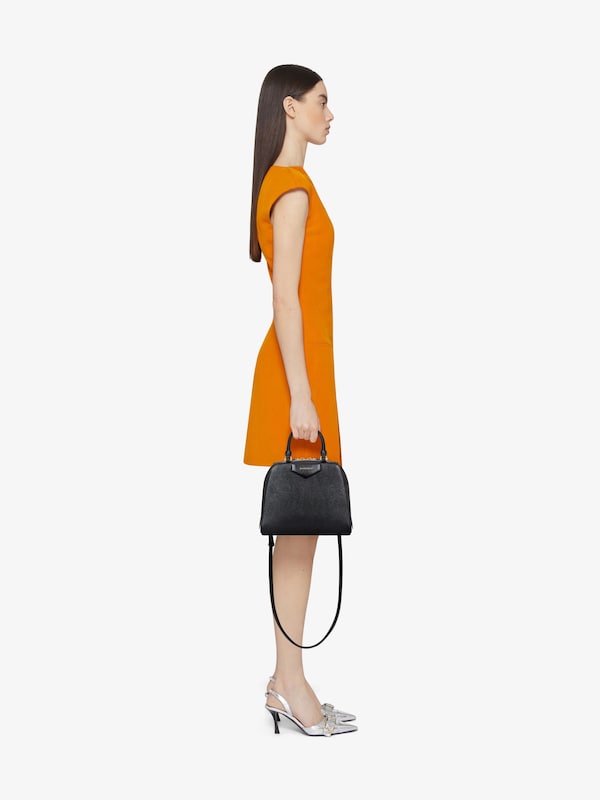 Givenchy Mini Antigona Cube bag in leather Últimos 2 días