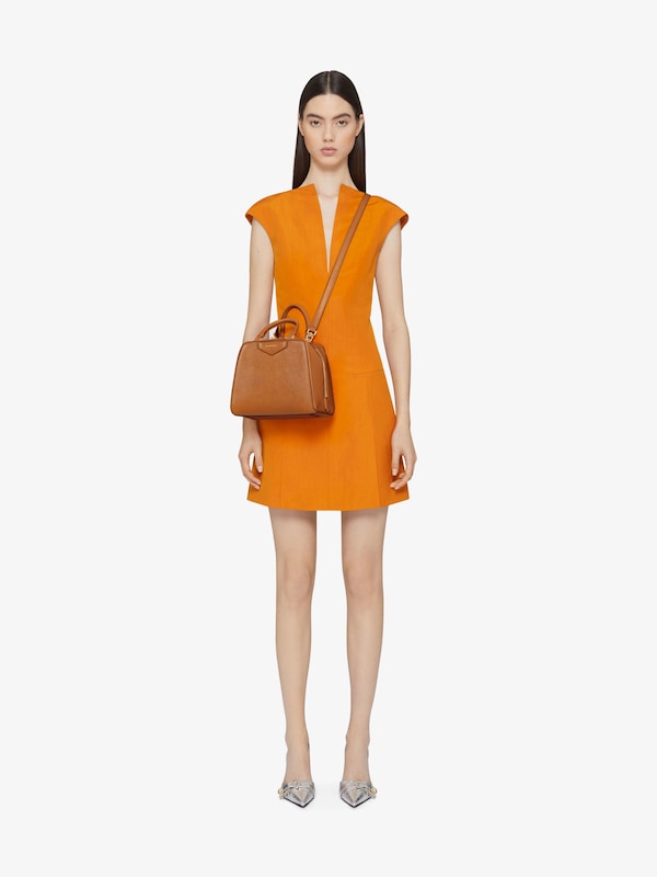 Givenchy Mini Antigona Cube bag in leather Último día