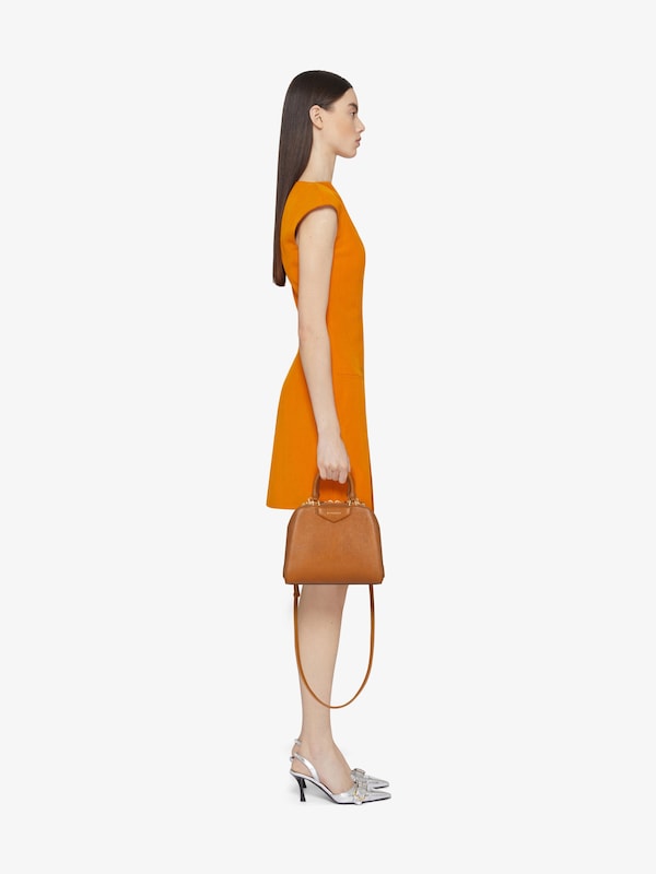 Givenchy Mini Antigona Cube bag in leather Último día