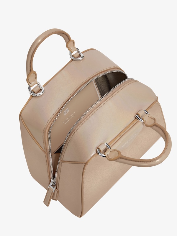 Givenchy Nano Antigona Cube bag in pearly leather Solo hoy