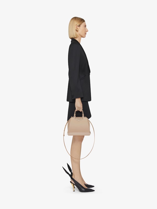 Givenchy Mini Antigona Cube bag in pearly leather Promoción trimestral
