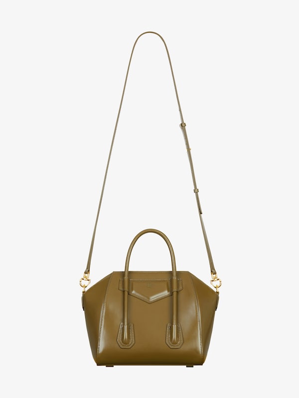 Givenchy Mini Antigona Lock bag in Box leather Solo queda un día
