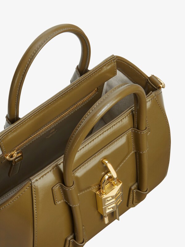 Givenchy Mini Antigona Lock bag in Box leather Solo queda un día