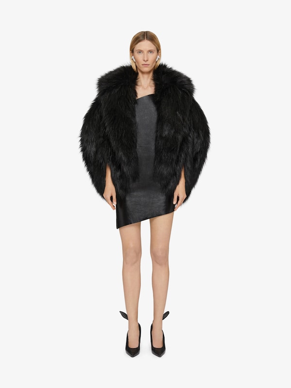 Givenchy Oversized cape in faux fur Última moda