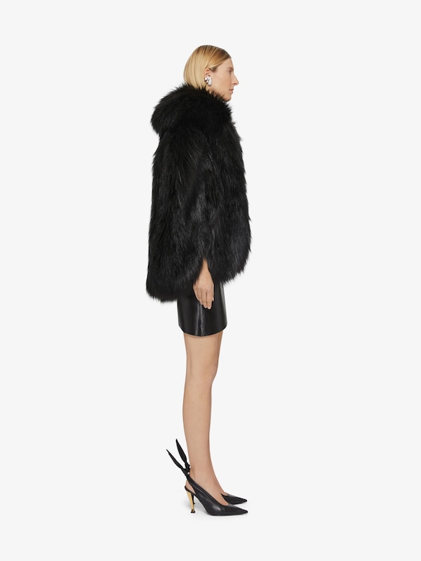 Givenchy Oversized cape in faux fur Última moda
