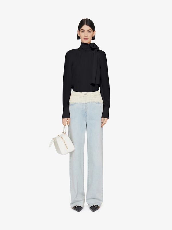 Givenchy Blouse in silk with lavallière En oferta