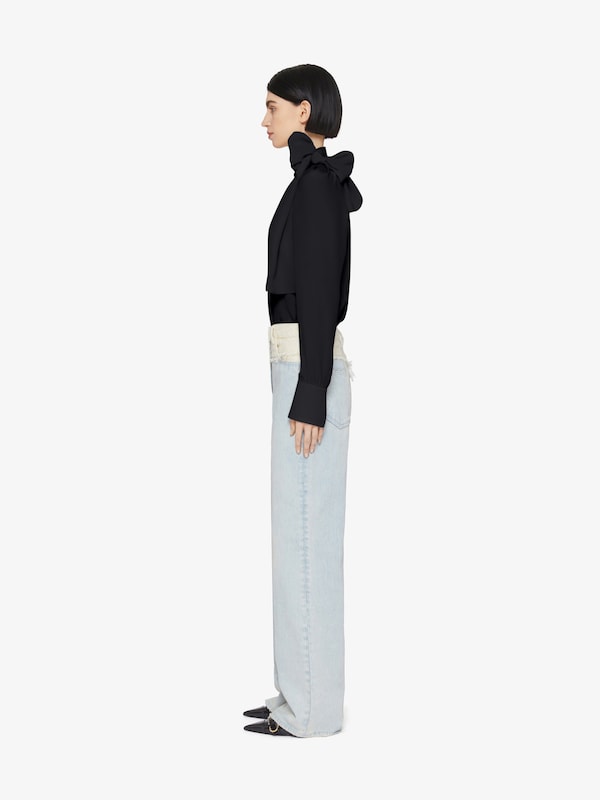 Givenchy Blouse in silk with lavallière En oferta