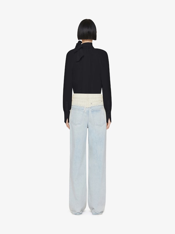 Givenchy Blouse in silk with lavallière En oferta