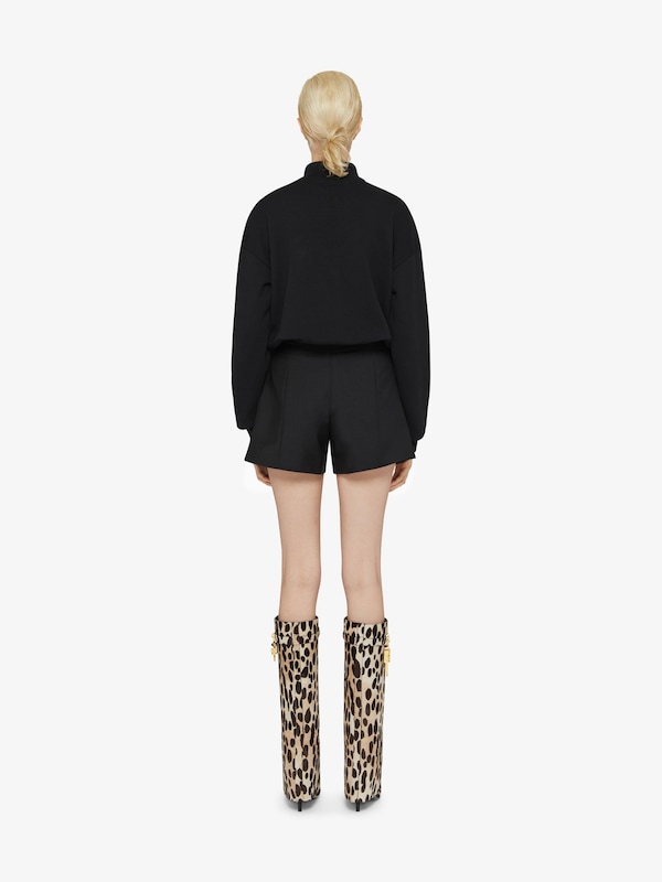 Givenchy Shorts in wool and mohair with buttons Último día