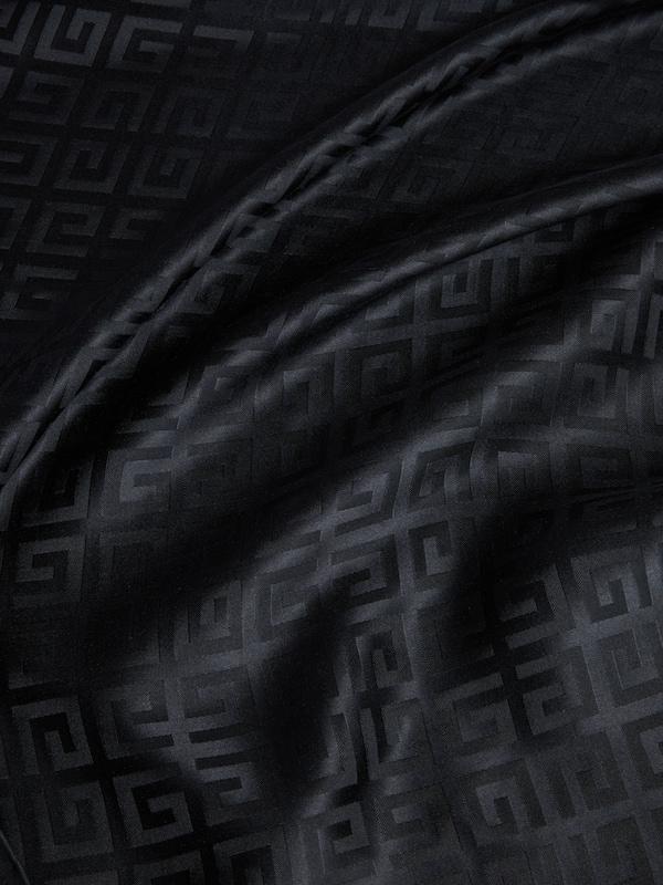 Givenchy GIVENCHY 4G stole in silk Solo hoy