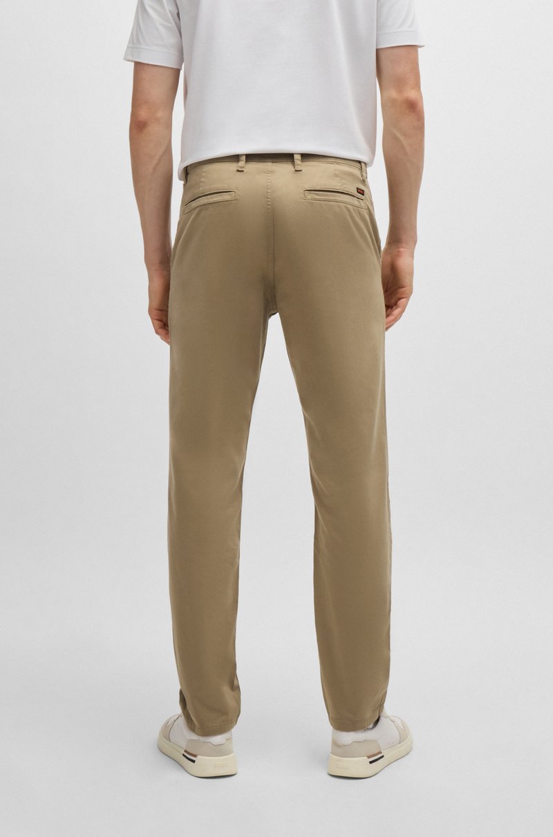 Hugo Boss Chinos tapered fit de raso de algodón elástico 2025