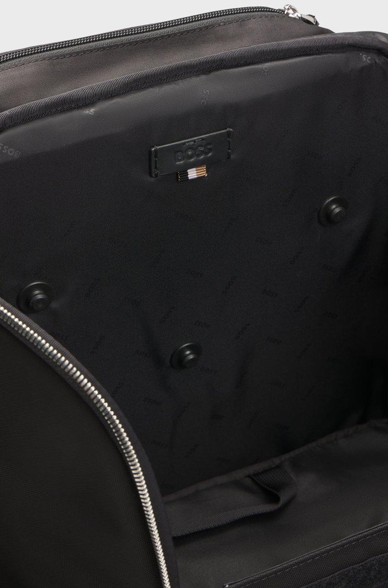 Hugo Boss Mochila de varios bolsillos con cierre de cremallera y ribetes de la marca Mejor oferta