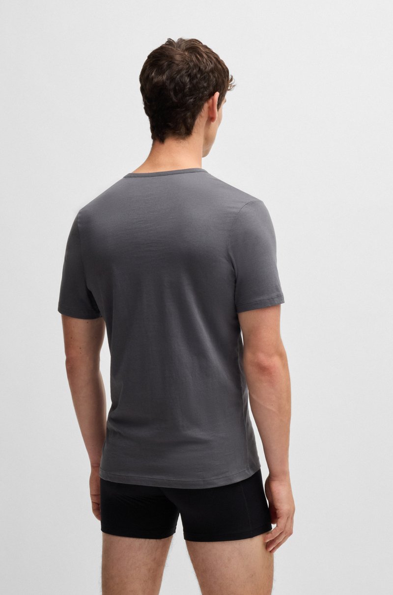 Hugo Boss Paquete de tres camisetas de algodón con logo bordado Último día