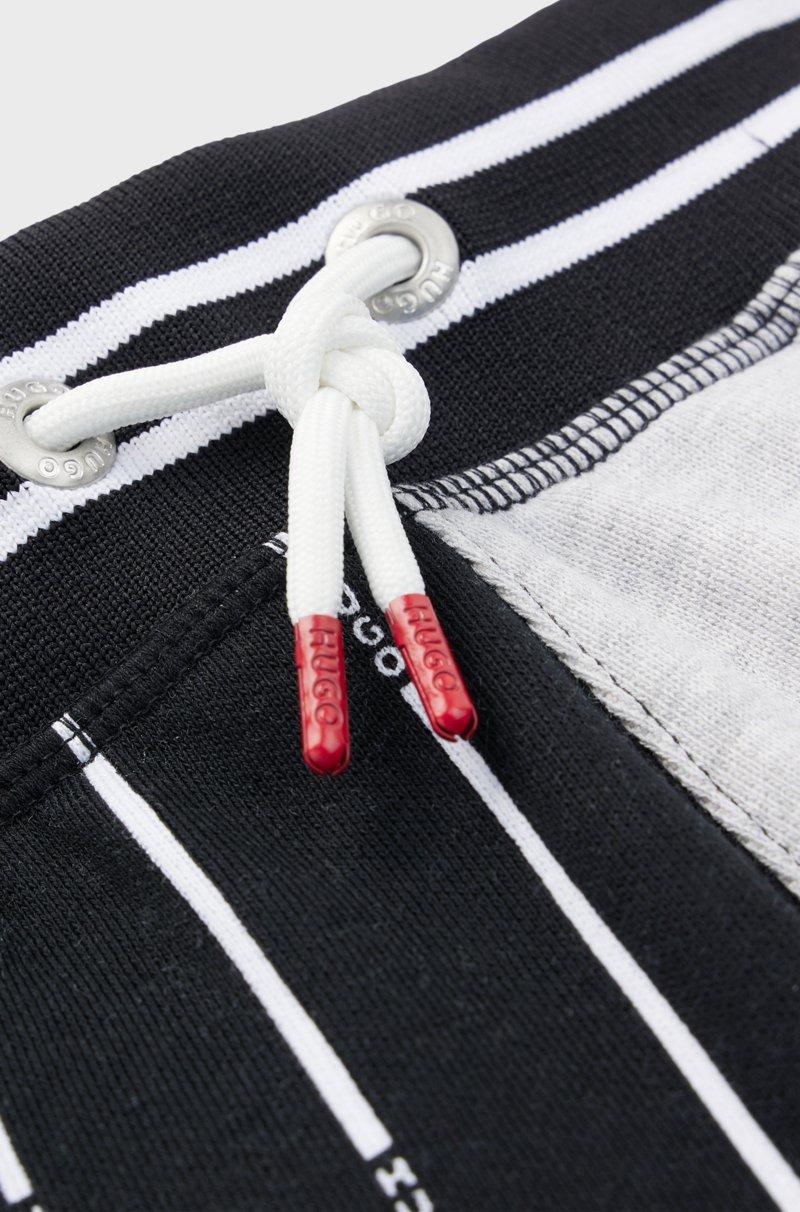 Hugo Boss Shorts para niños en algodón con mezcla de diferentes logos Liquidación