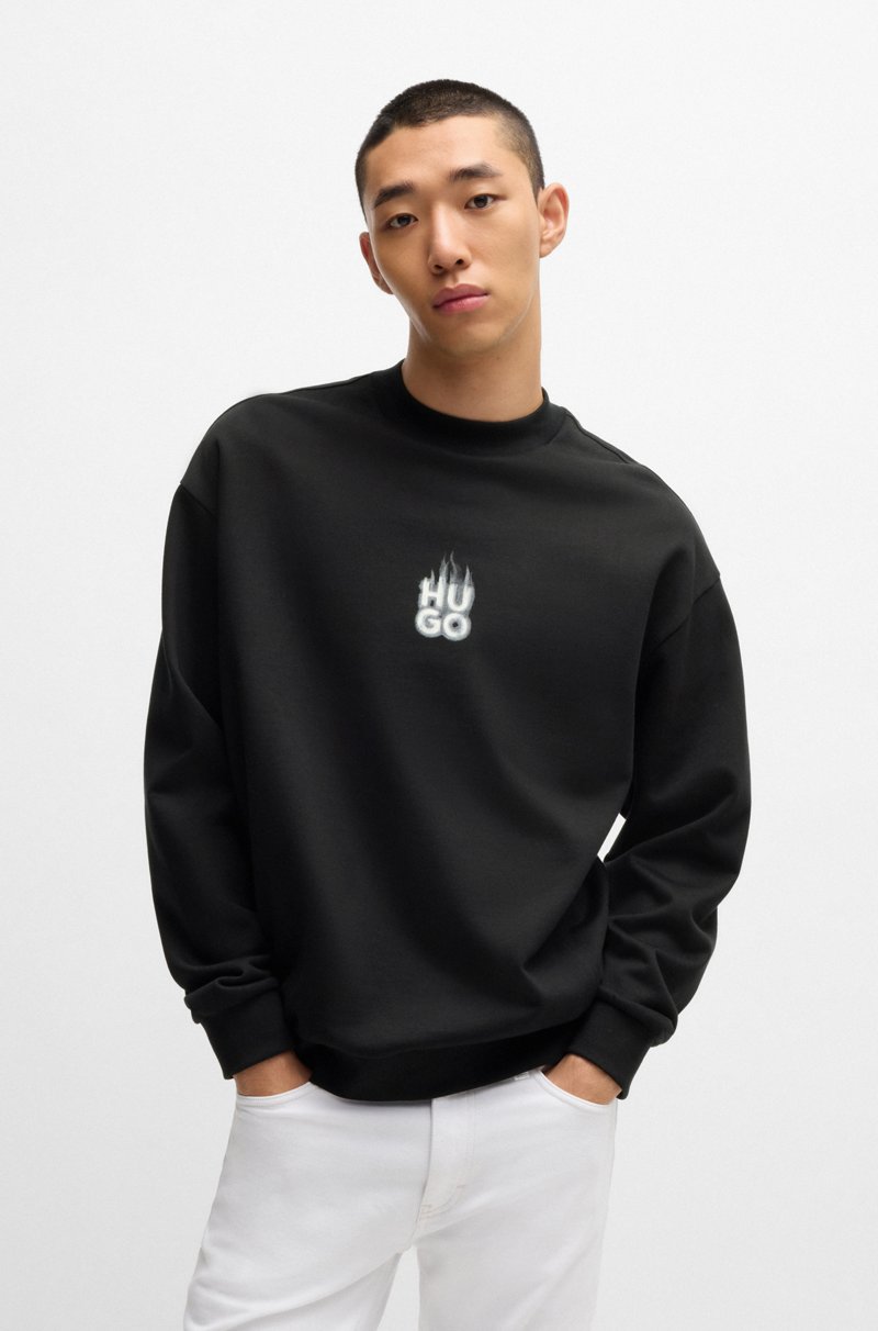 Hugo Boss Sudadera de rizo de algodón con estampado de logos apilados ahumados Rebajas