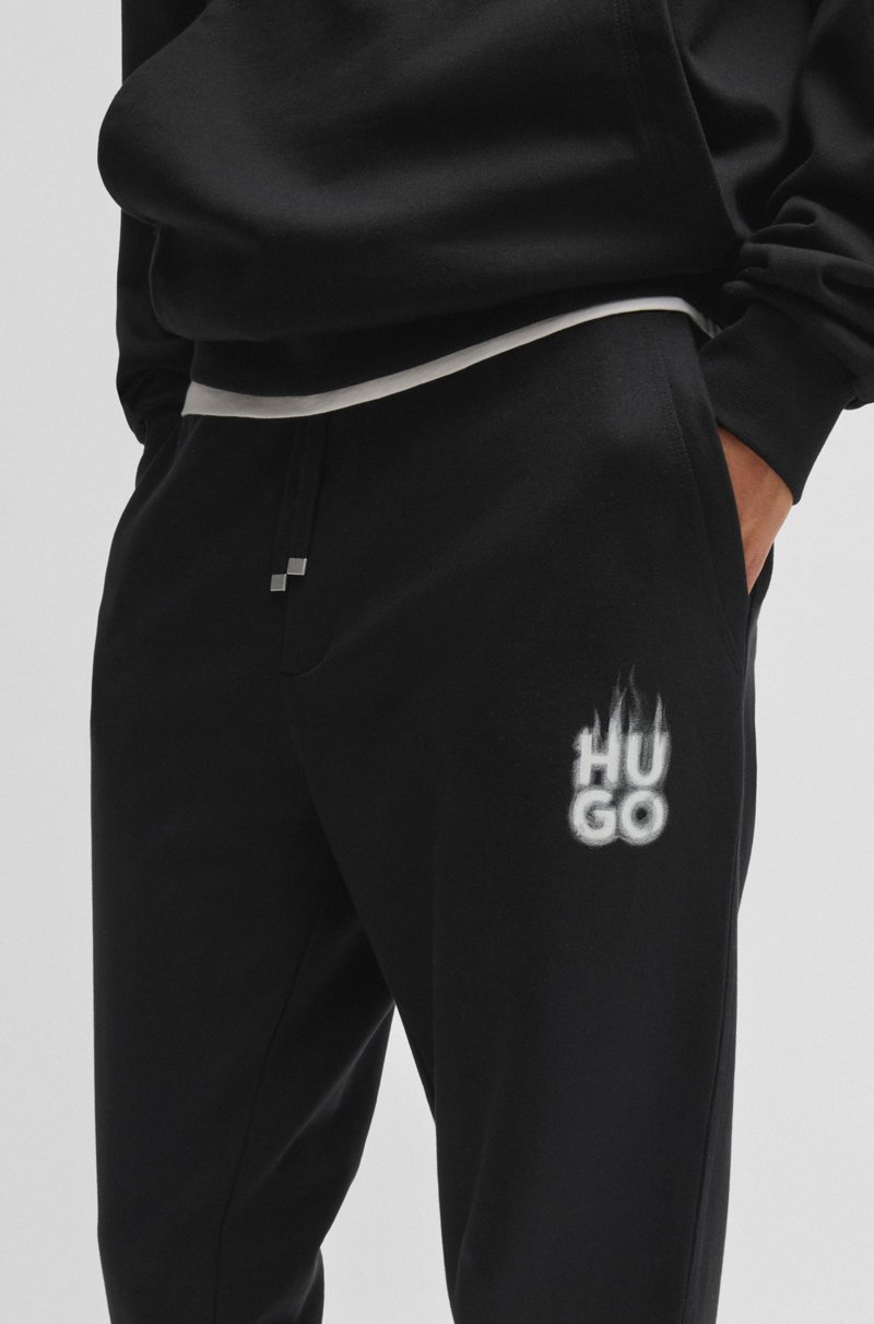 Hugo Boss Pantalones de chándal en felpa de algodón con logo ahumado Ofertas