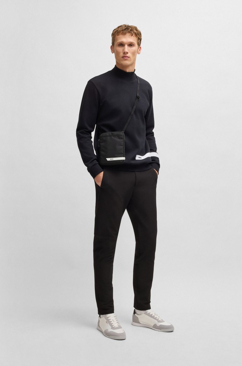 Hugo Boss Bolsito para colgar al cuello de tejido estampado con raya y logo Ofertas de temporada