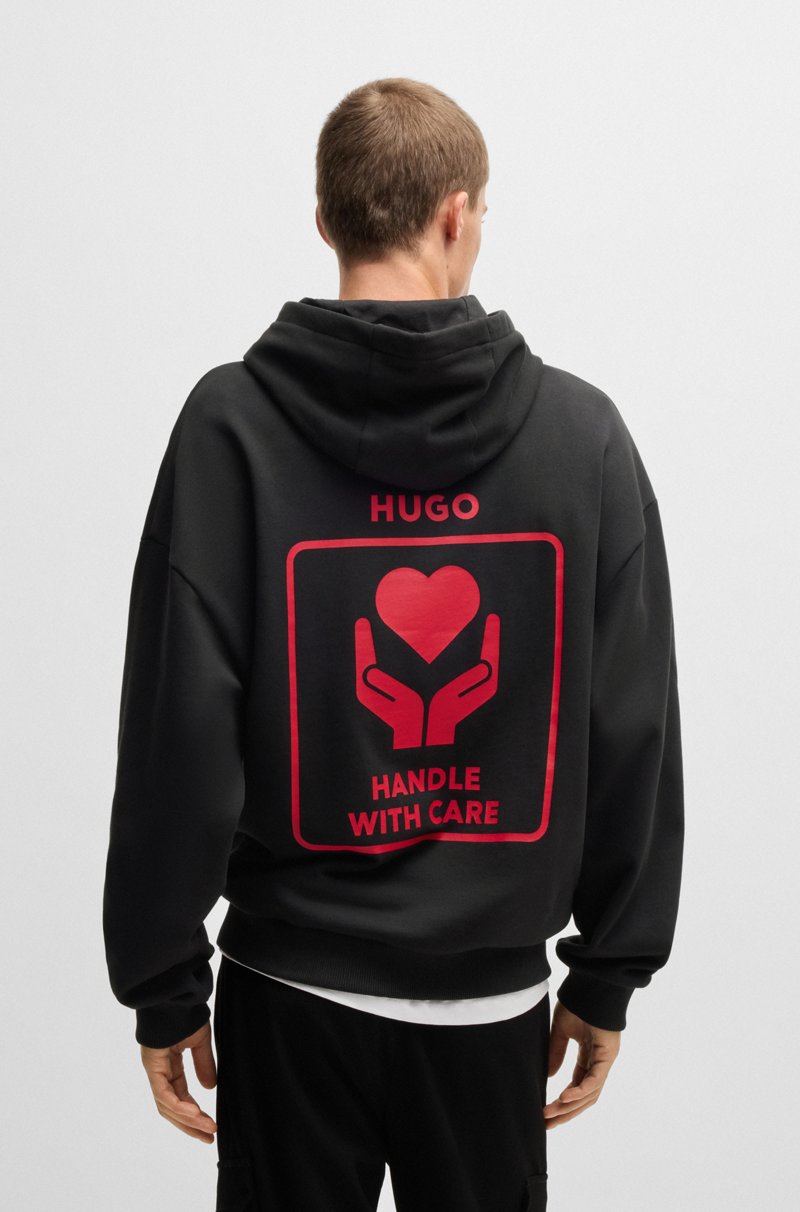 Hugo Boss Prenda con capucha en felpa de algodón con eslogan y gráficos de corazones Promoción por tiempo limitado