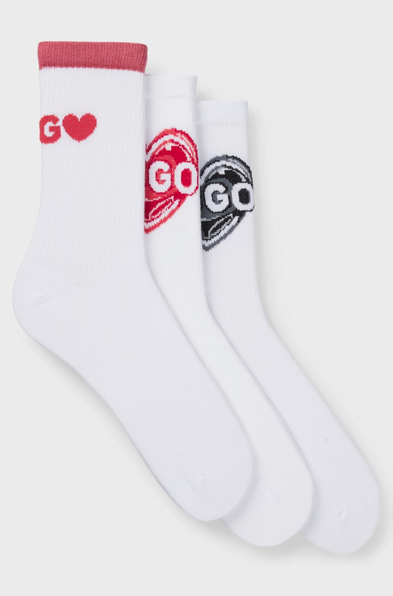 Hugo Boss Paquete de tres pares de calcetines cortos de algodón con logos En oferta