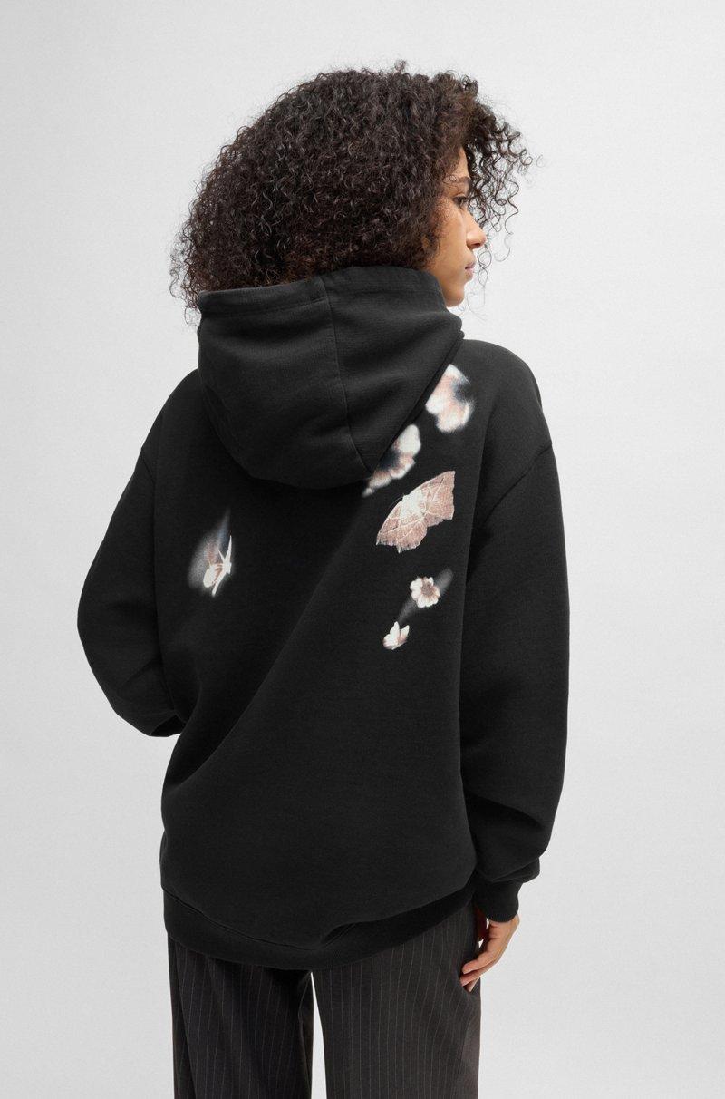 Hugo Boss Sudadera con capucha relaxed fit de felpa de rizo con ilustración de temporada Descuento