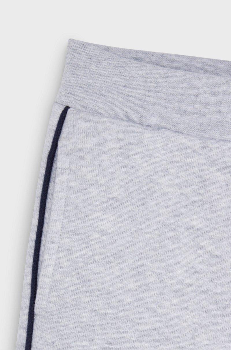 Hugo Boss Shorts para niños en mezcla de algodón con rayas y logo Solo queda un día