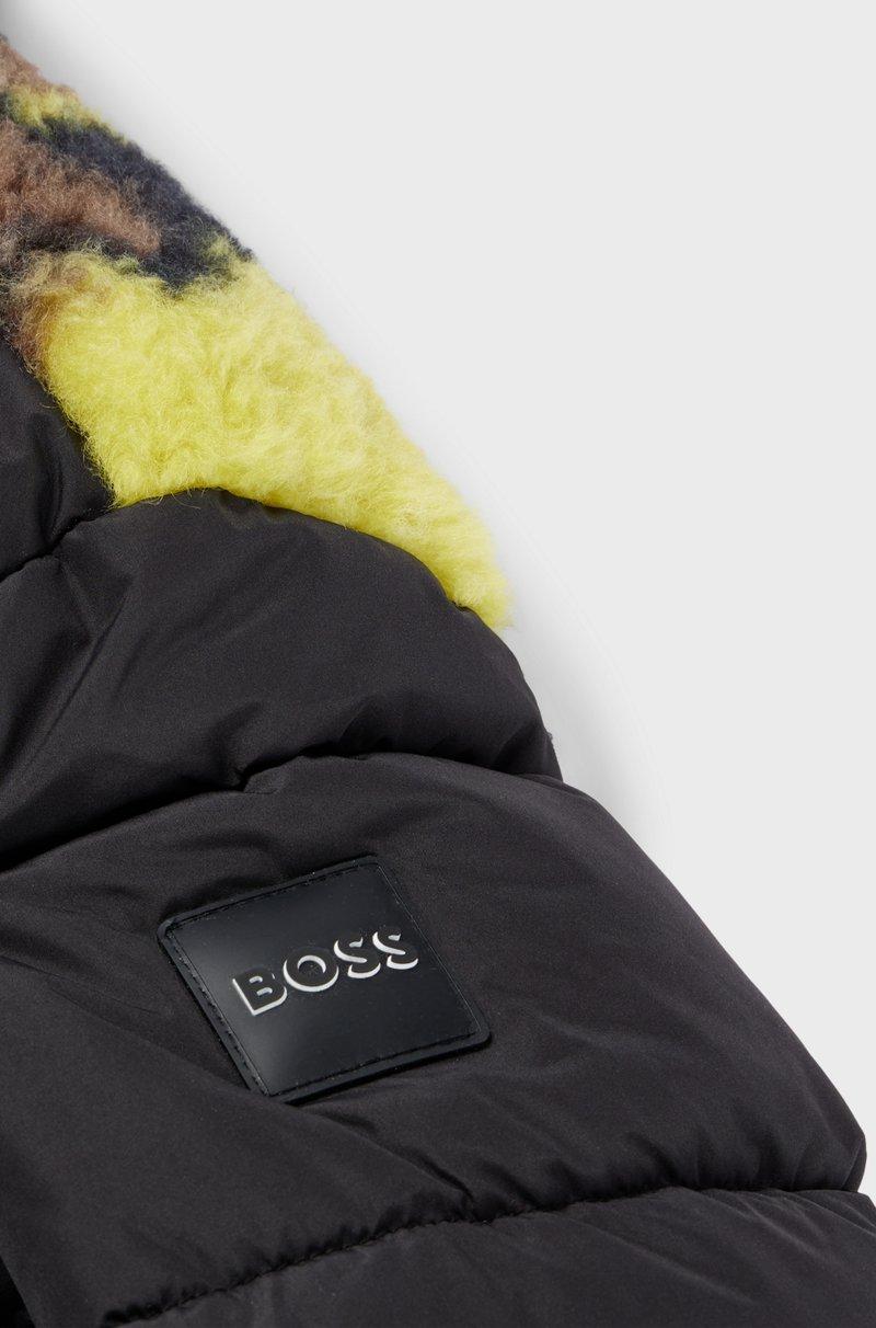 Hugo Boss Chaqueta con capucha y sherpa de camuflaje en la espalda para niños Última moda