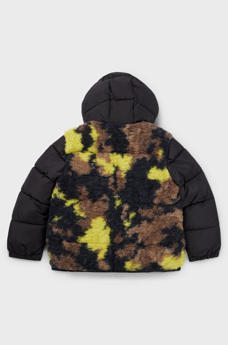 Hugo Boss Chaqueta con capucha y sherpa de camuflaje en la espalda para niños Última moda