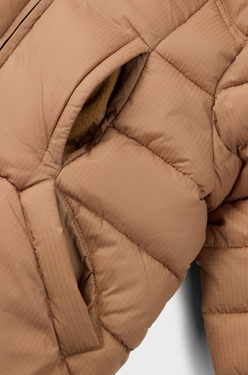 Hugo Boss Chaqueta acolchada para niños con insignia de logo de efecto goma Ofertas especiales