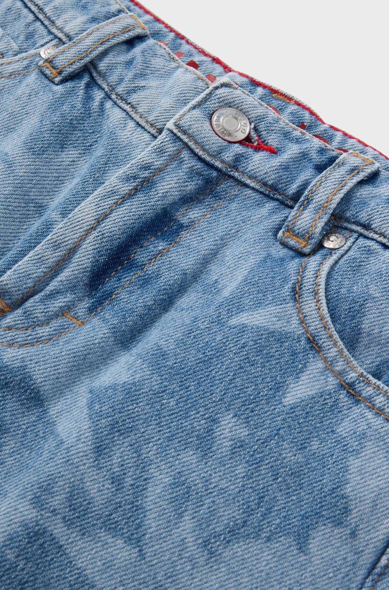 Hugo Boss Vaqueros relaxed fit para niños en denim de algodón con estampado de estrellas COMPRAR AHORA