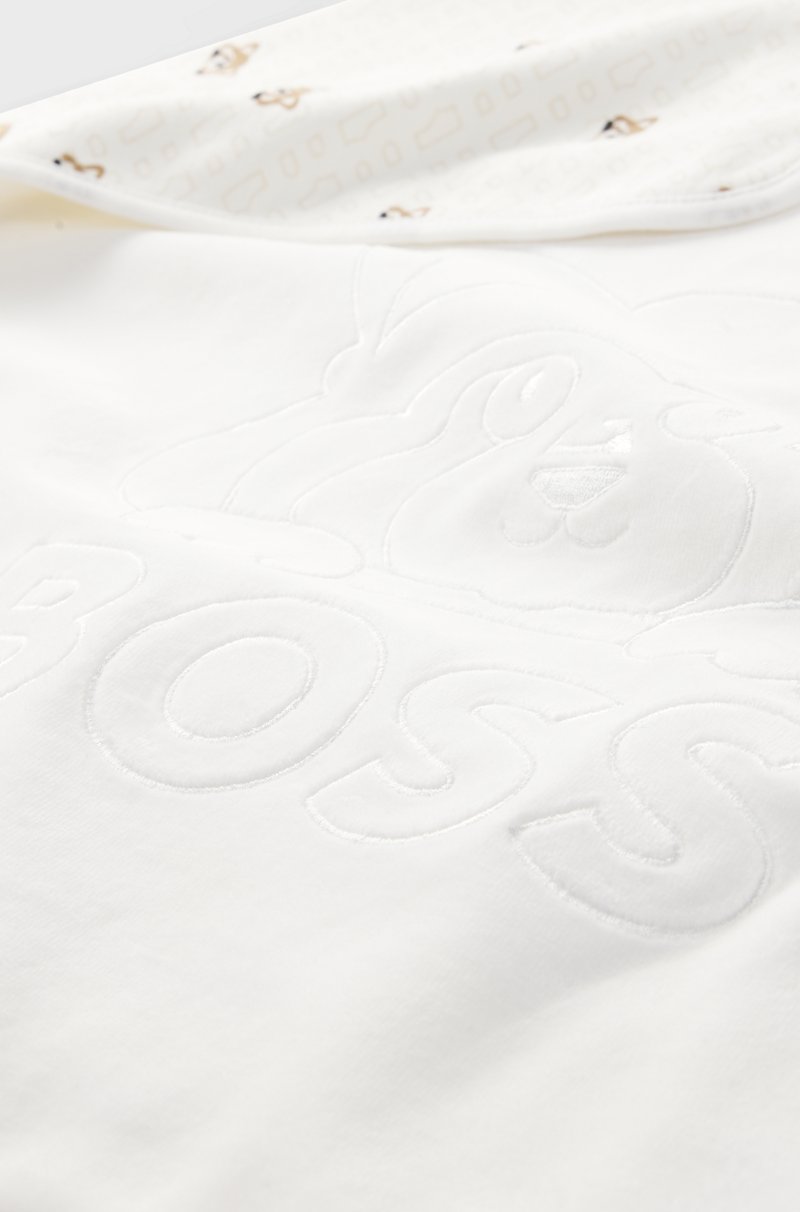 Hugo Boss Manta para bebé con ilustración de panda rojo en caja de regalo Ofertas de temporada