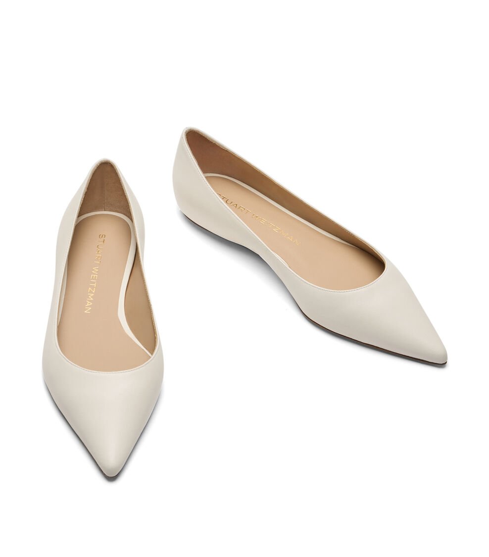 Stuart Weitzman EMILIA FLAT en CREMA de Mujer | Stuart Weitzman® Grandes ahorros