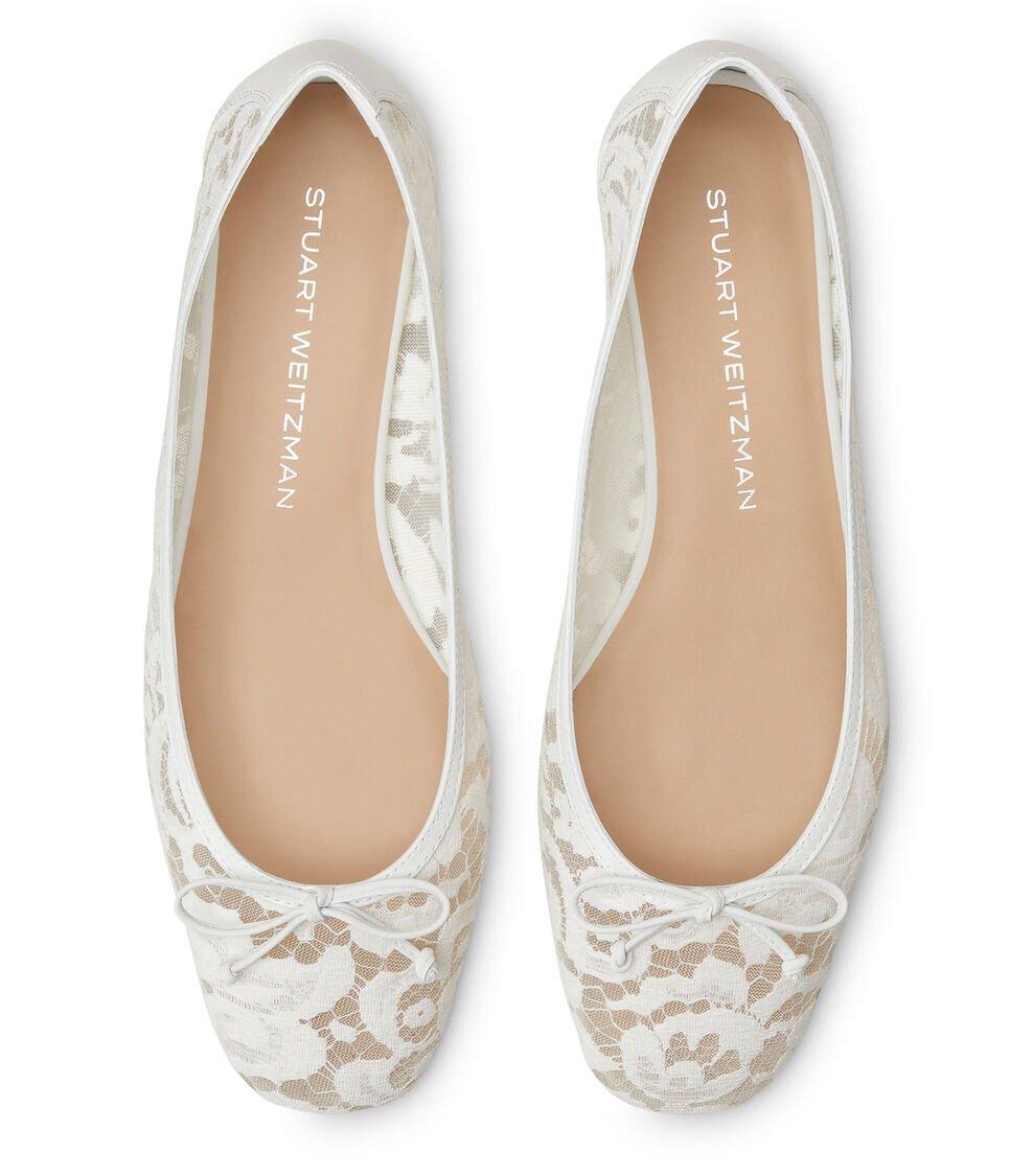 Stuart Weitzman ARABELLA BALLET FLAT en BLANCO de Mujer | Stuart Weitzman® En línea