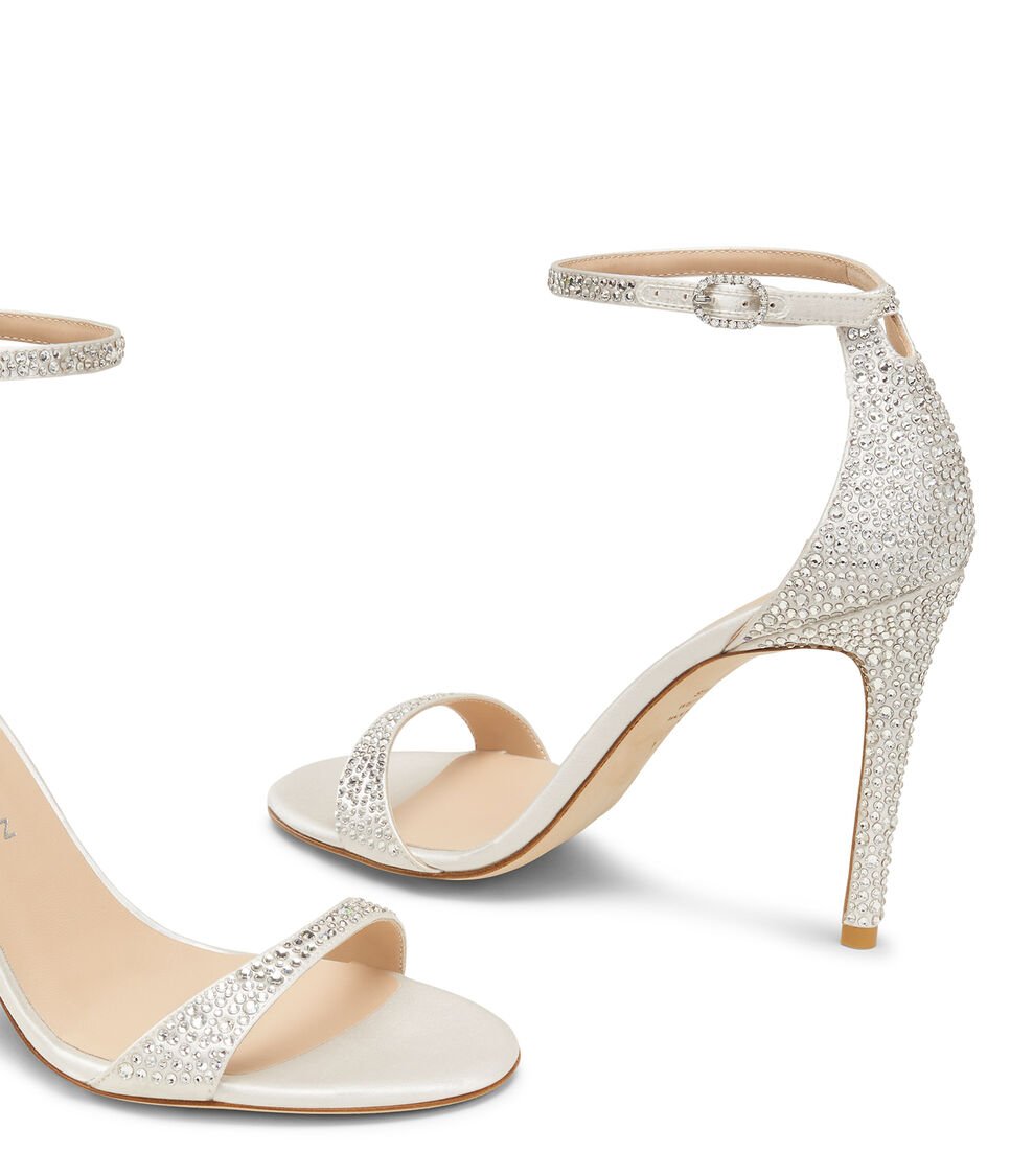 Stuart Weitzman NUDIST SHINE 100 SANDAL en CLARO/CREMA de Mujer | Stuart Weitzman® Precio de fábrica