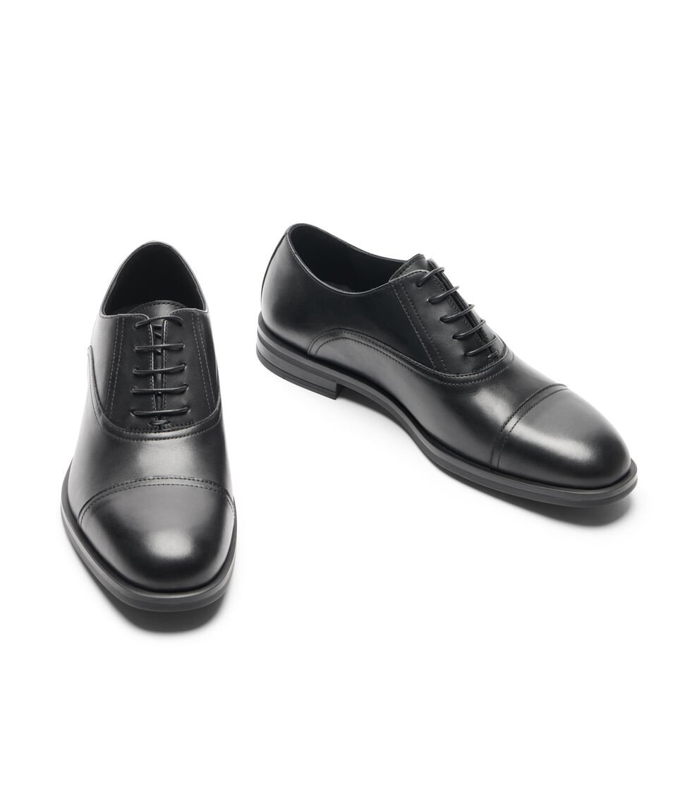 Stuart Weitzman SW CLUB CLASSIC OXFORD en BLACK de Mujer | Stuart Weitzman® Grandes ahorros