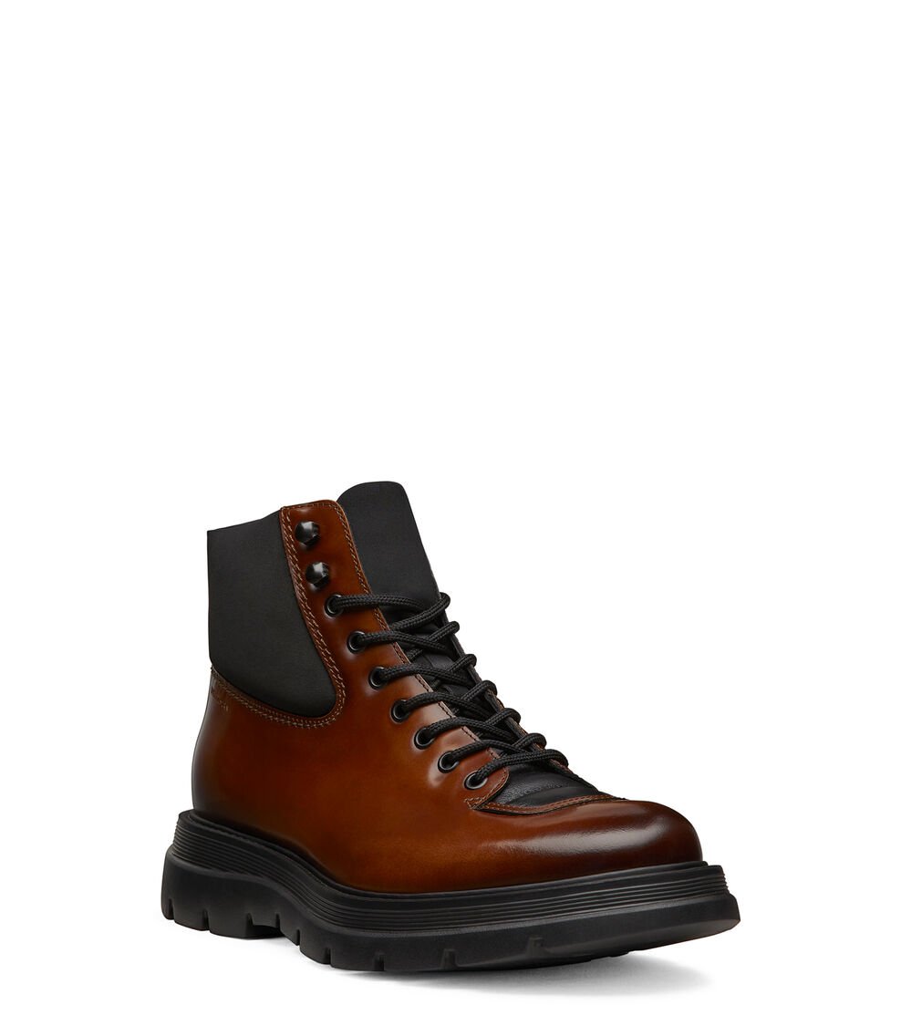 Stuart Weitzman ADAM en TAN/BLACK de Mujer | Stuart Weitzman® 2025