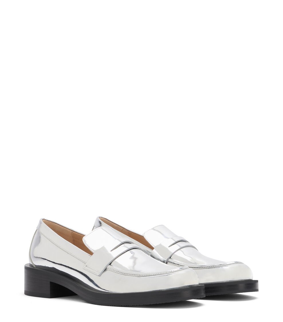 Stuart Weitzman PALMER BOLD LOAFER en PLATA de Mujer | Stuart Weitzman® Grandes descuentos