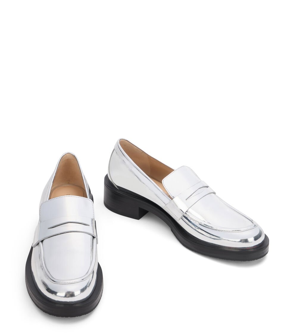 Stuart Weitzman PALMER BOLD LOAFER en PLATA de Mujer | Stuart Weitzman® Grandes descuentos