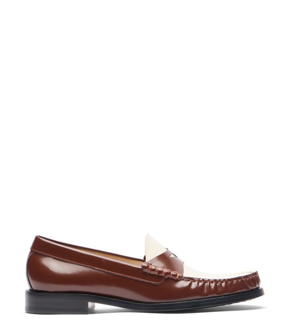 Stuart Weitzman LOTTIE LOAFER en AVELLANA/CREMA de Mujer | Stuart Weitzman® Envío internacional gratuito