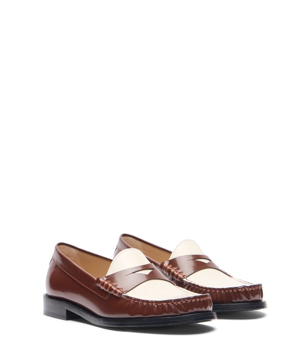 Stuart Weitzman LOTTIE LOAFER en AVELLANA/CREMA de Mujer | Stuart Weitzman® Envío internacional gratuito