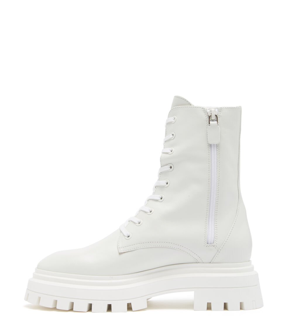 Stuart Weitzman BEDFORD SLEEK LACE-UP BOOTIE en WHITE de Mujer | Stuart Weitzman® Tienda