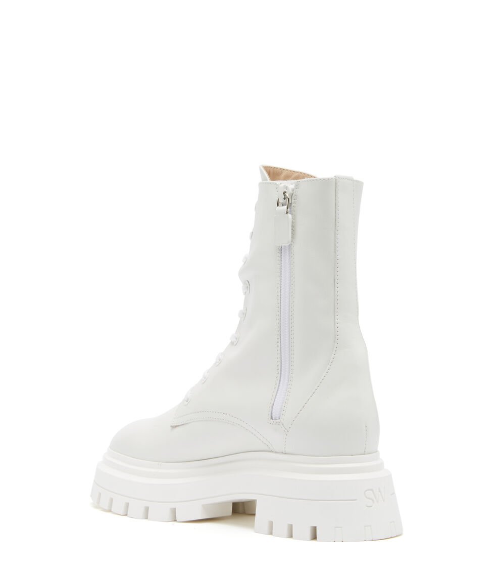 Stuart Weitzman BEDFORD SLEEK LACE-UP BOOTIE en WHITE de Mujer | Stuart Weitzman® Tienda
