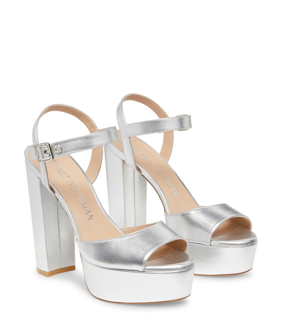 Stuart Weitzman RYDER 95 PLATFORM SANDAL en PLATA de Mujer | Stuart Weitzman® Solo queda un día