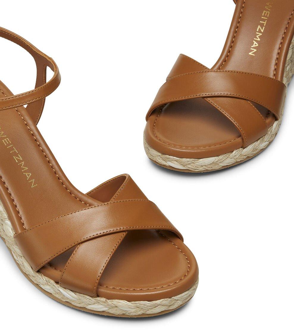 Stuart Weitzman DAYNA ESPADRILLE WEDGE en MACCHIATO/NATURAL de Mujer | Stuart Weitzman® Envío internacional gratuito