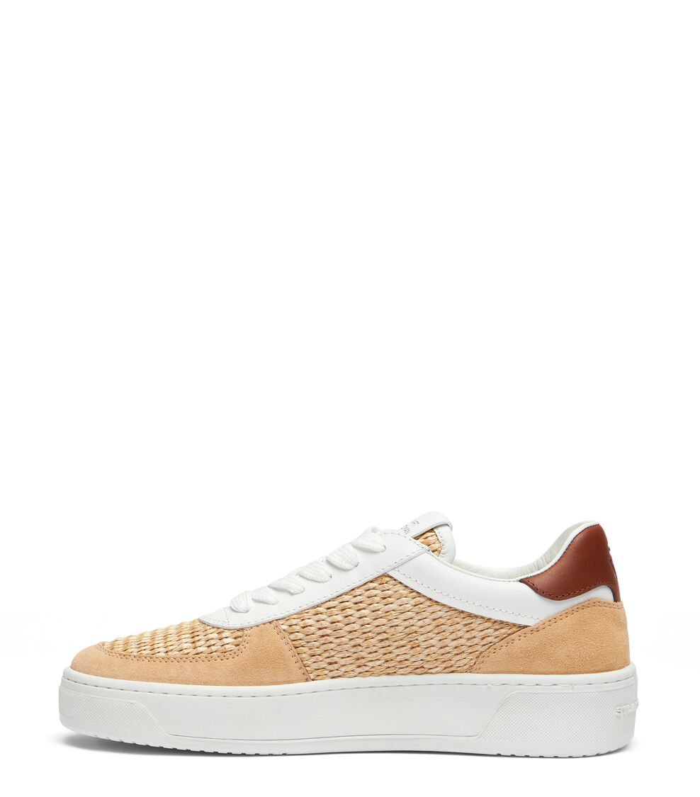 Stuart Weitzman SW COURTSIDE LOGO SNEAKER en ARENA de Mujer | Stuart Weitzman® Solo hoy