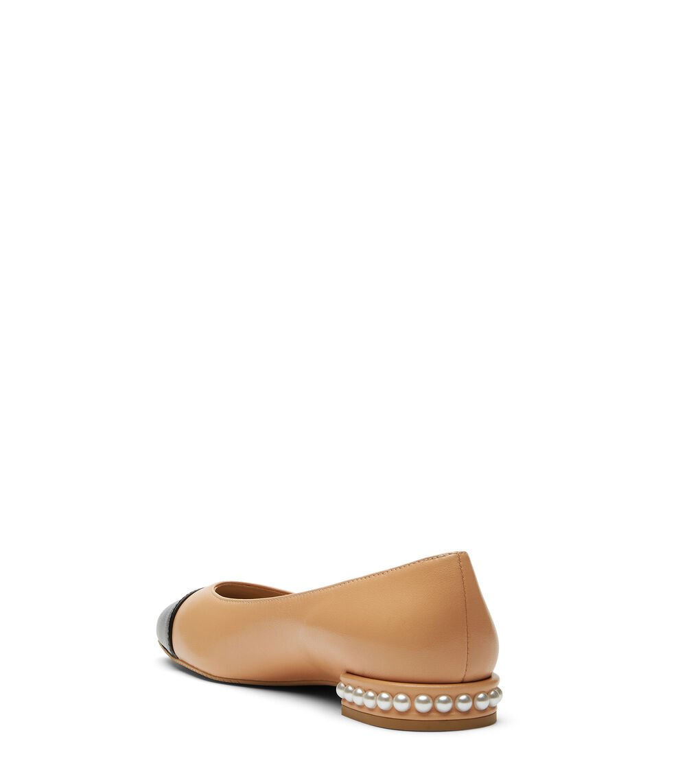 Stuart Weitzman PEARL FLAT en ROJIZO de Mujer | Stuart Weitzman® Limitado a 3 días