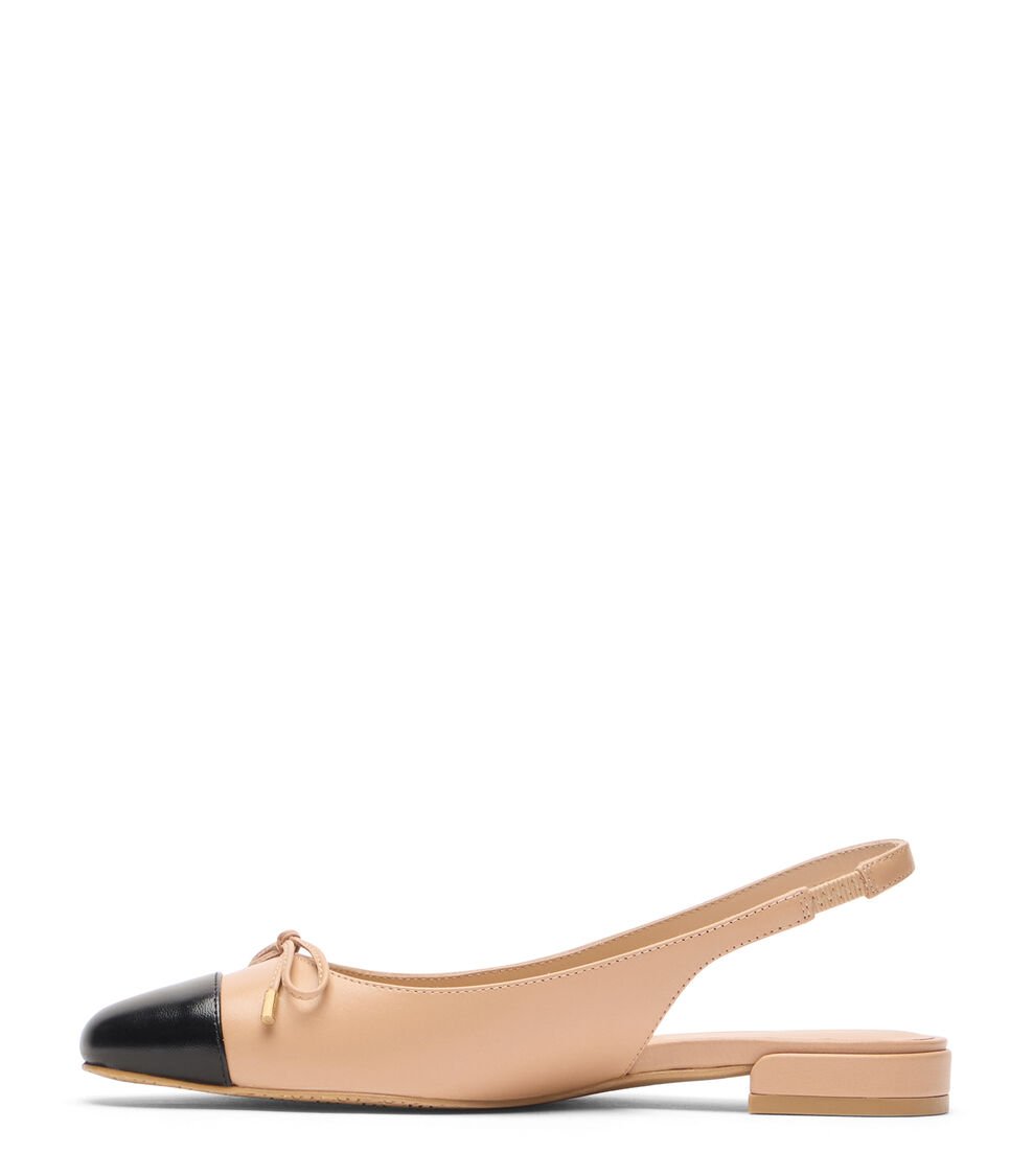 Stuart Weitzman SLEEK BOW SLINGBACK FLAT en ADOBE/NEGRO de Mujer | Stuart Weitzman® Último día